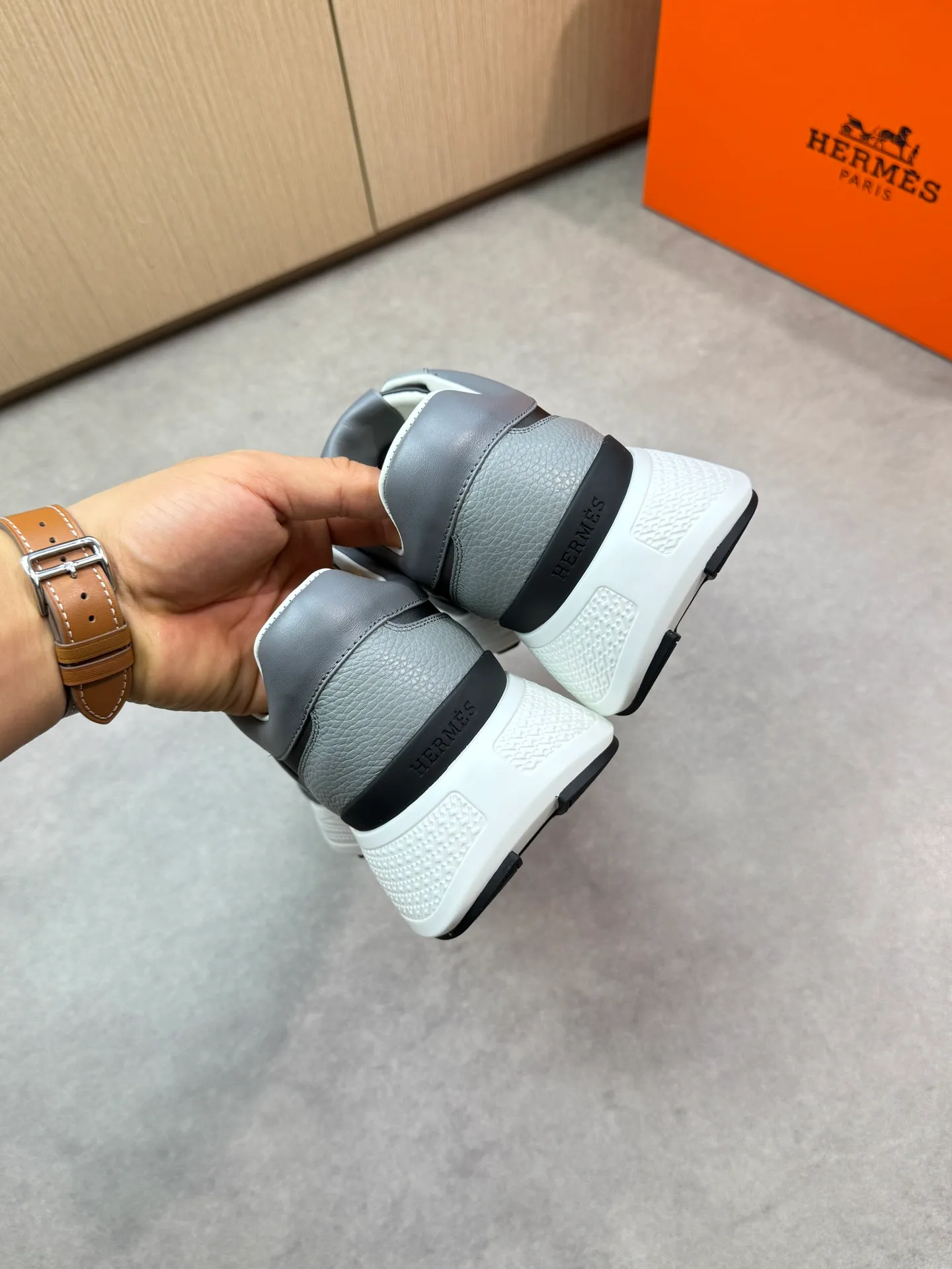 [HERMES] Hermès men's shoes 💰520💰 - high-end quality original items 🔍🔍🔍 casual sports shoes - upper: 🔝 pebbled calfskin, brand high mercerized canvas, body sewn with brand ´H´ totem, tongue brand logo cloth label - lining: water-dyed cowhide -Outsole: Ultra-light T men's shoes 💰U foam·rubber; two-color molded outsole -Ultra-high quality control·Fine workmanship: highlighted (high-end·luxury·grade) -Size: 39-44 (38, 45, can be customized)